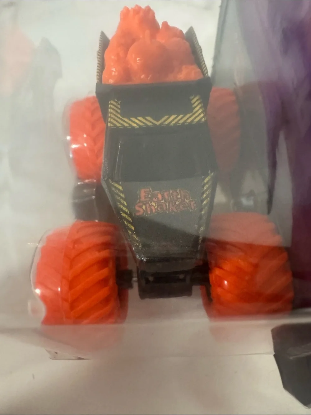Monster Jam spooky collection EarthShaker Kids Toy Truck -